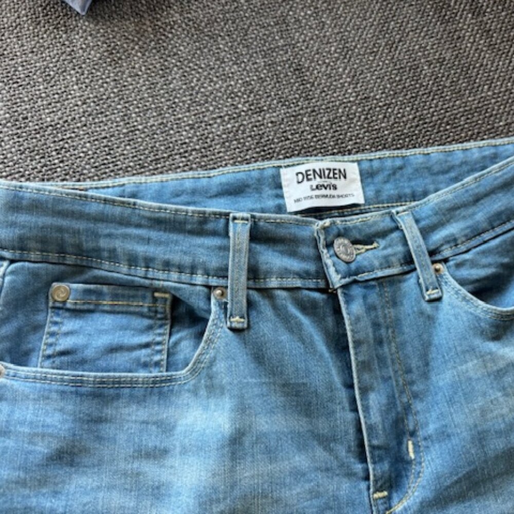 Levis Bermuda Shorts - Picture 5 of 5